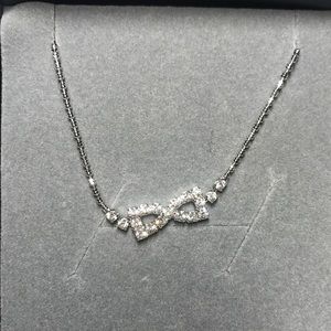 This is a showmeyourmumu crystal bow anklet 🎀